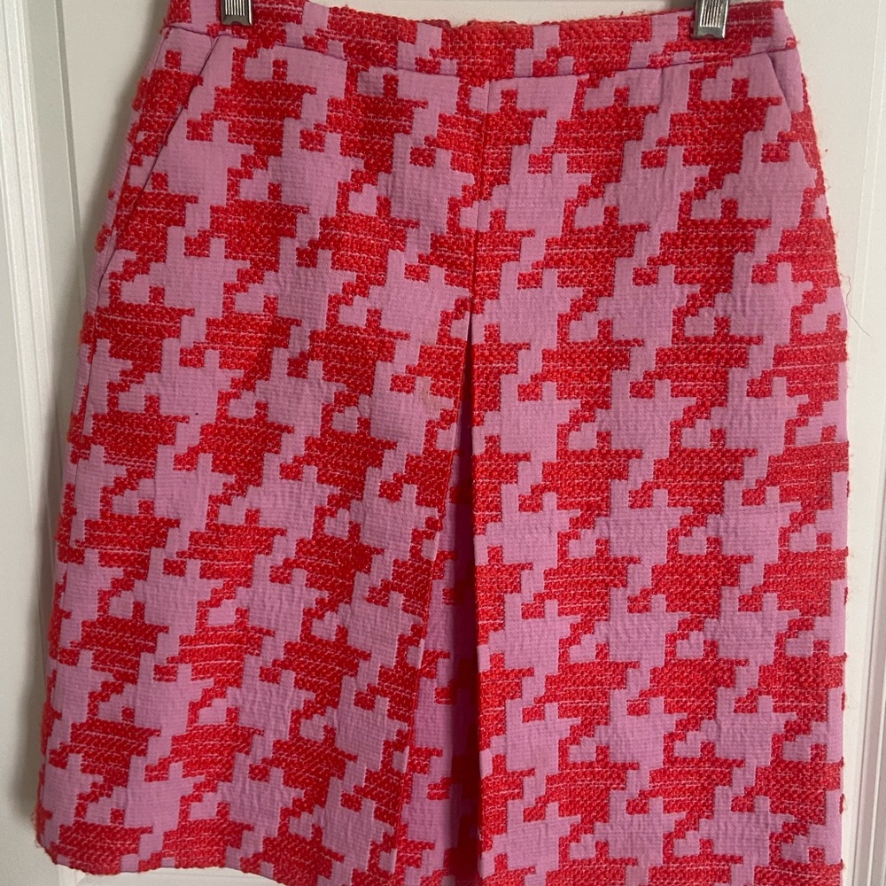 NWOT sz 0 J Crew houndstooth skirt.  Adorable for work or casual.